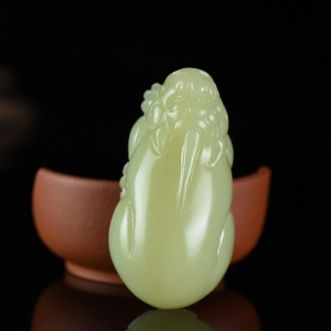 山料和田黄玉貔貅吊坠