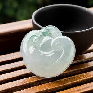 糯冰种飘花翡翠如意吊坠