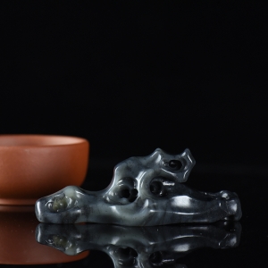 籽料和田玉青花笔搁摆件