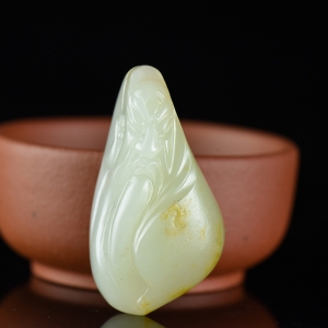 籽料和田白玉关公吊坠