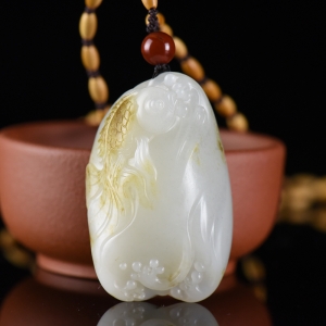 籽料和田白玉年年有余吊坠