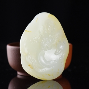 籽料和田白玉飞龙在天吊坠