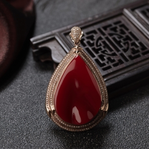 18K阿卡牛血红珊瑚水滴吊坠
