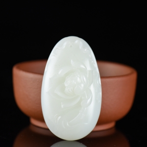 籽料和田白玉幽莲吊坠