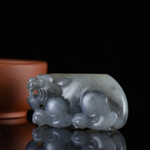 籽料和田玉青花貔貅吊坠