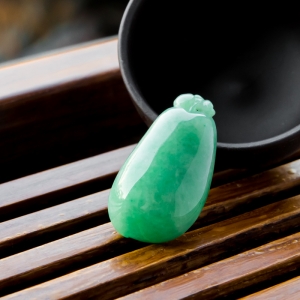 糯种豆绿翡翠福瓜吊坠