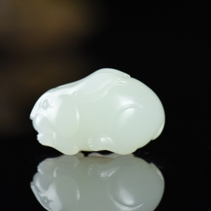 籽料和田白玉卯兔吊坠