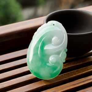 糯冰种飘翠翡翠如意吊坠