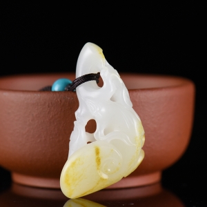 籽料和田白玉如意吊坠