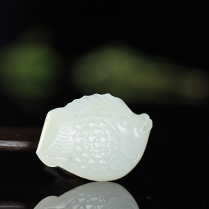 籽料和田白玉年年有余吊坠