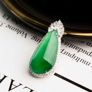 18K冰种翠绿翡翠吊坠