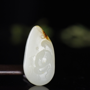 籽料和田白玉蝶恋花吊坠