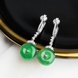 18K冰种翠绿翡翠耳坠