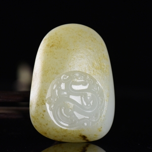 籽料和田白玉辰龙吊坠