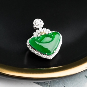 18K冰种阳绿翡翠如意吊坠