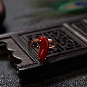 18K阿卡牛血红珊瑚随形戒指