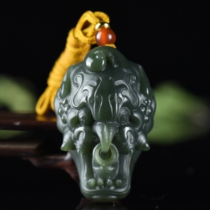 山料和田青玉守护吊坠