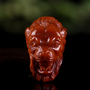 柿子红南红狮子王吊坠