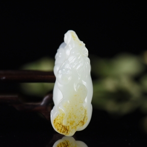 籽料和田白玉马上封侯吊坠