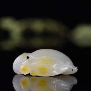 籽料和田白玉年年有余吊坠