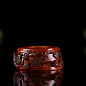 俏色包浆料南红喜上眉梢玉琮吊坠