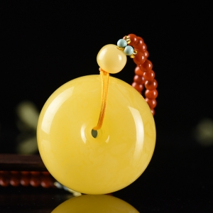 鸡油黄蜜蜡平安扣吊坠