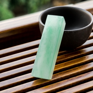 糯冰种飘翠翡翠吊坠