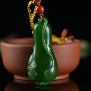 山料和田碧玉瓜瓞绵绵吊坠