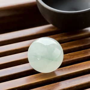 糯冰种翡翠鼓珠吊坠