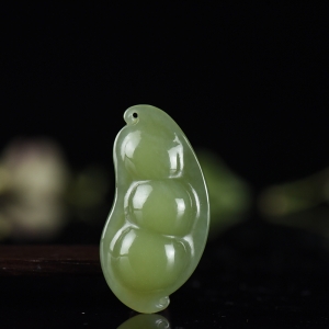 山料和田黄玉福豆吊坠