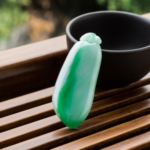 糯种飘翠翡翠福瓜吊坠
