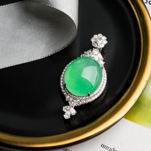 18K冰种浅绿翡翠吊坠