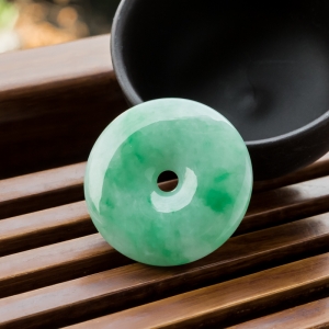 糯冰种飘翠翡翠平安扣吊坠