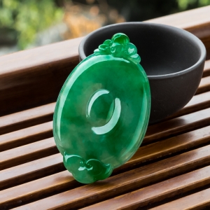 糯冰种飘翠翡翠福贝吊坠