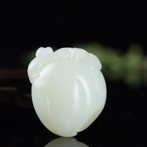 籽料和田白玉灵猴献寿吊坠