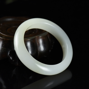 56mm籽料和田白玉手镯