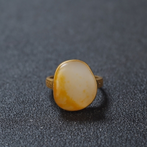 18K籽料和田白玉随形戒指