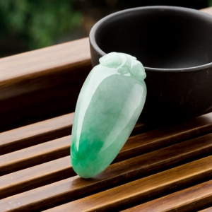 糯种飘翠翡翠福瓜吊坠