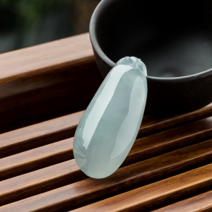 糯冰种翡翠福瓜吊坠