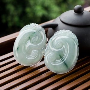 糯冰种飘花翡翠如意吊坠（一对）