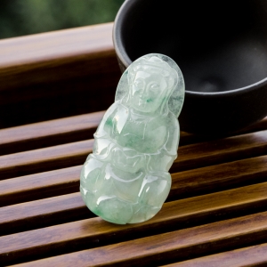 糯冰种飘翠翡翠观音吊坠