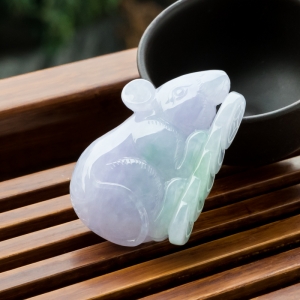 糯冰种春带彩翡翠福鼠吊坠