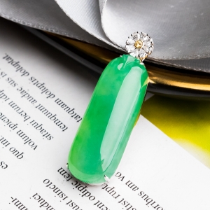 18K冰种苹果绿翡翠吊坠