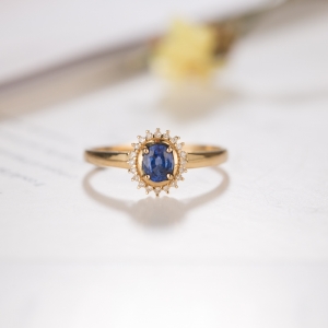 18K蓝色蓝宝石戒指