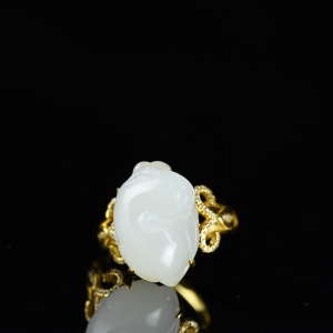 18K籽料和田白玉貔貅戒指
