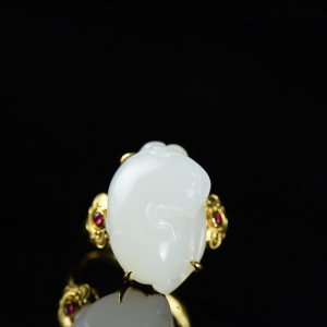 18K籽料和田白玉貔貅戒指