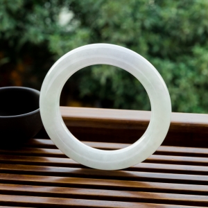 58mm糯冰种翡翠圆镯