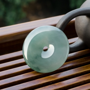 糯冰种飘花翡翠平安扣吊坠