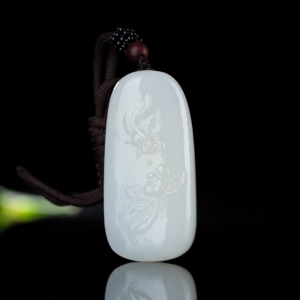 山料和田白玉连年有余吊坠