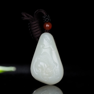 山料和田白玉貔貅吊坠